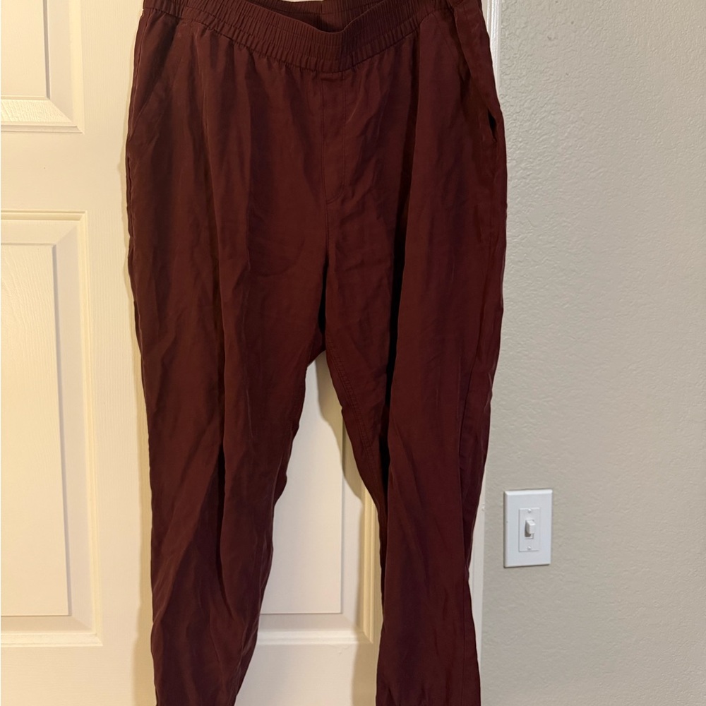 Old Navy, XL, burgundy, boyfriend fit pull on joggers. 
90% Rayon, 10% polyester
